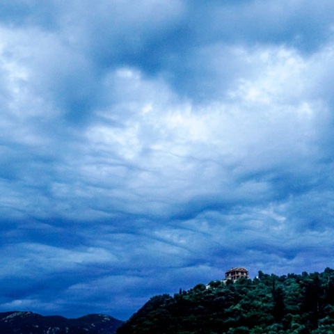 Μικρή πτώση θα σημειώσει η θερμοκρασία την Πέμπτη - Πού αναμένονται βροχές