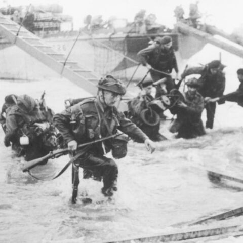 Παιδιά που έζησαν τη φρίκη του πολέμου δεν ξεχνούν τις τσίχλες από τους στρατιώτες στην Νορμανδία