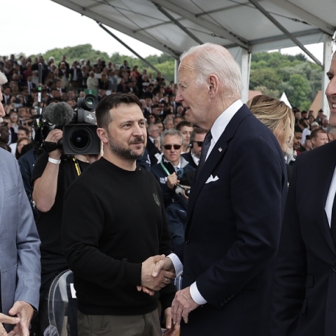 Βολοντίμιρ Ζελένσκι, Τζο Μπάιντεν, Εμανουηλ Μακρον