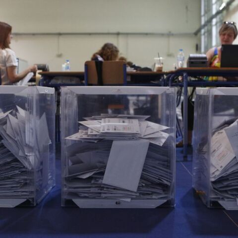 Κάλπες γεμάτες επιστολικές ψήφους για τις Ευρωεκλογές της Κυριακής