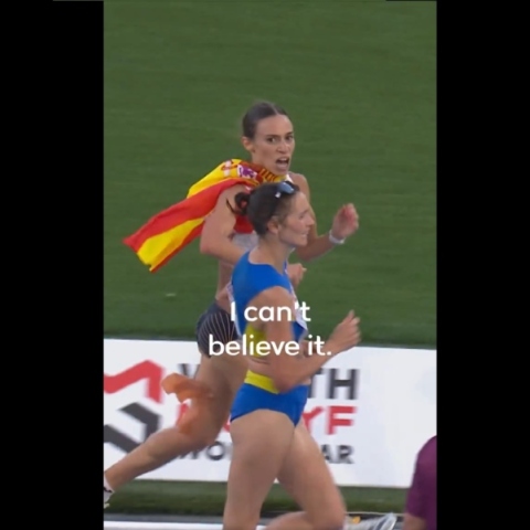 2 αθλητριες τρεχουνε 