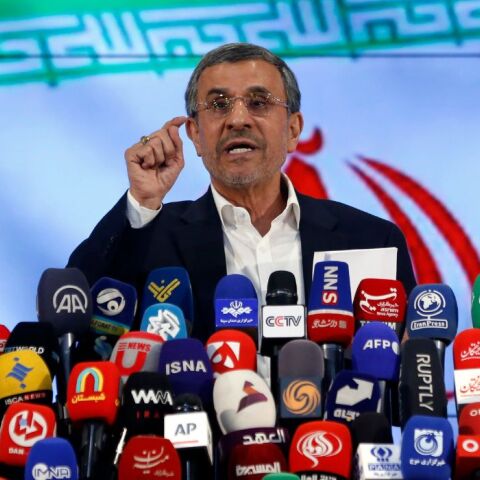 Ιράν: Αποκλείστηκε για τρίτη φορά η υποψηφιότητα Αχμαντινέτζαντ 