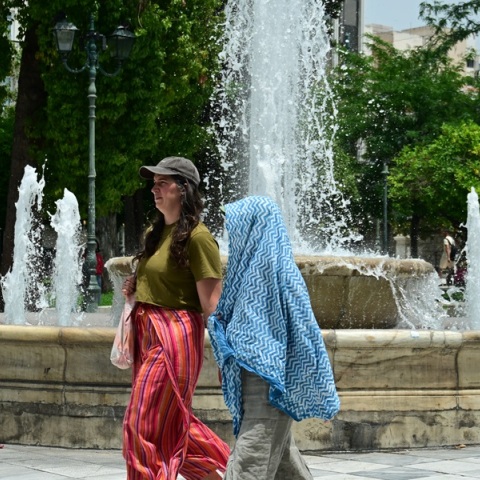 Ανεβαίνει ο υδράργυρος από την Τρίτη - Οι περιοχές που η θερμοκρασία θα χτυπήσει «κόκκινο»