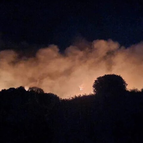 Μαίνεται η μεγάλη πυρκαγιά στην Πάφο - Ολονύχτιες κατασβέσεις από τις επίγειες δυνάμεις