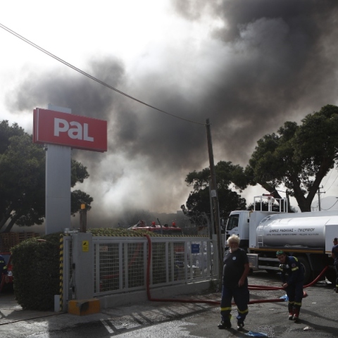 πυροσβεστες, φωτια, εργοστασιο