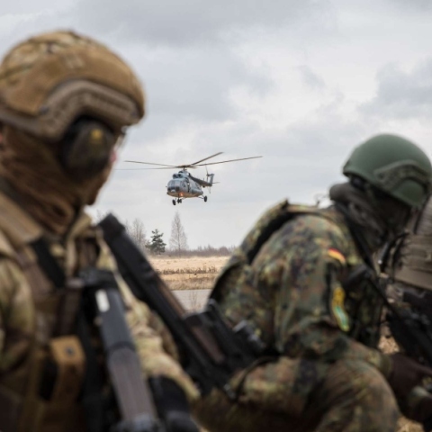 γερμανοι στρατιωτες, ελικοπτερο