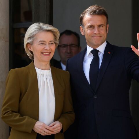 Mακρόν: Συνάντηση της φον ντερ Λάιεν με τον Γάλλο πρόεδρο
