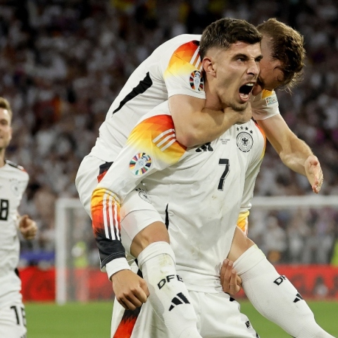 γερμανοι ποδοσφαιριστές πανηγυρίζουν
