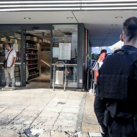 Αιματηρό επεισόδιο σε σούπερ μάρκετ στην Ακτή Μουτσοπούλου στον Πειραιά