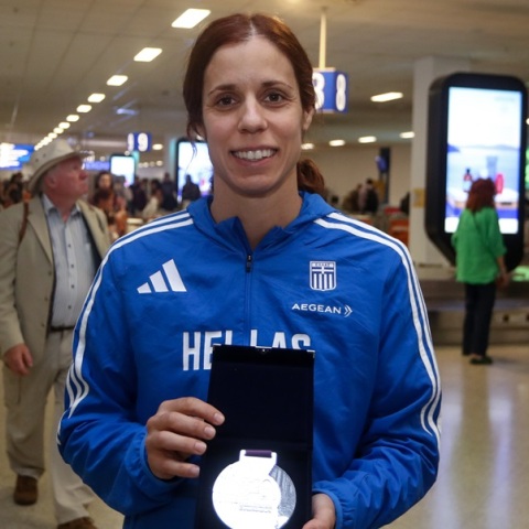 Η Κατερίνα Στεφανίδη με το ασημένιο μετάλλιο 