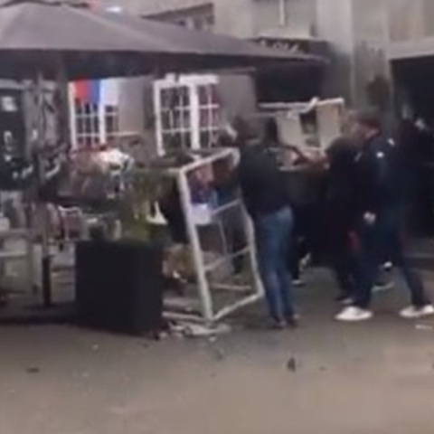 Euro 2024: Επεισόδια μεταξύ Άγγλων και Σέρβων φιλάθλων πριν τον μεταξύ τους αγώνα 