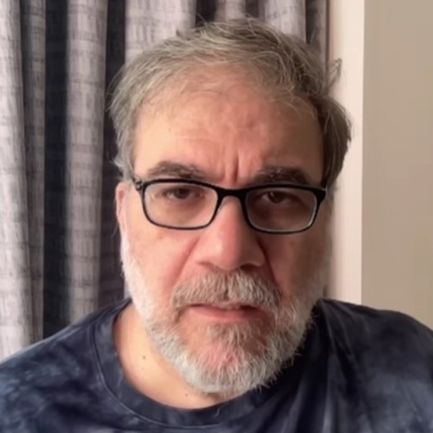 Δημήτρης Σταρόβας: Δεν ήθελα να κάνω το βίντεο για να μην με δείτε έτσι όπως δεν με έχετε συνηθίσει