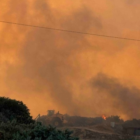 Φωτιά στη Μήλο
