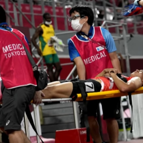 αθλητης σε φορειο, νοσοκομοι, γηπεδο