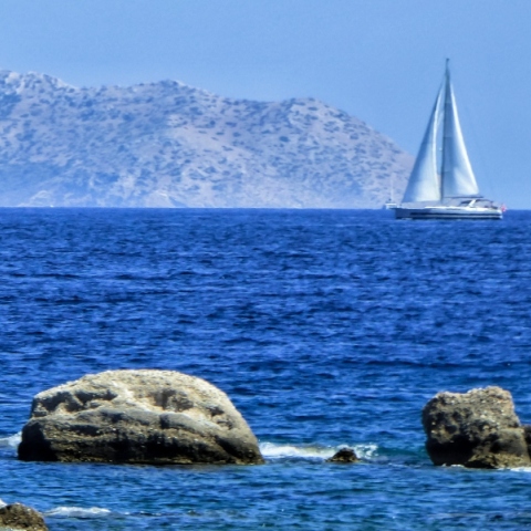 θαλασσα, ουρανος, συννεφα, καραβι