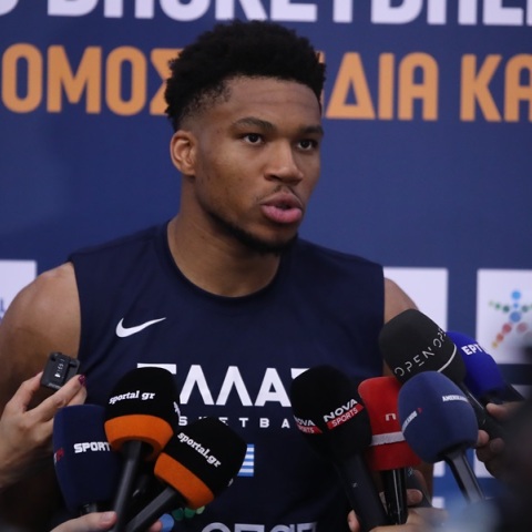 Γιάννης Αντετοκούνμπο: Θέλω να νιώσω το συναίσθημα των Ολυμπιακών Aγώνων με την Εθνική 