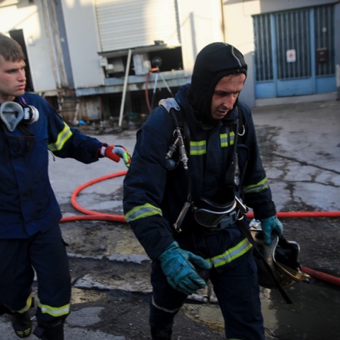 Φωτιά τώρα σε αποθήκες στον Βοτανικό 
