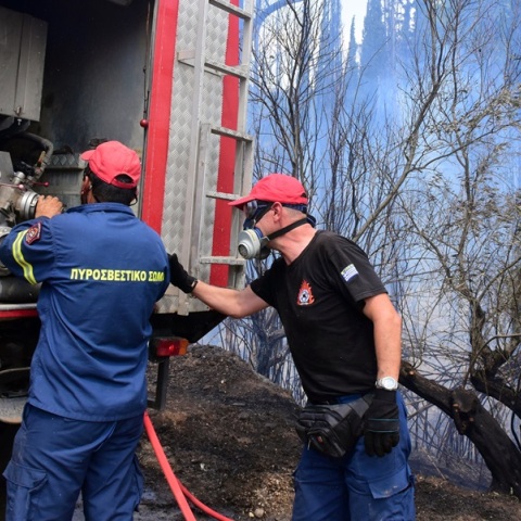 Υπό πλήρη έλεγχο η φωτιά στη Βαρυμπόμπη - Στο σημείο έσπευσαν ισχυρές πυροσβεστικές δυνάμεις
