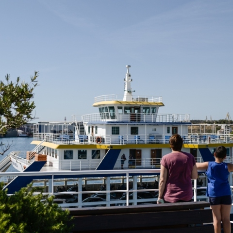 θαλασσα, ουρανος, καραβι, ανδρας, παιδι