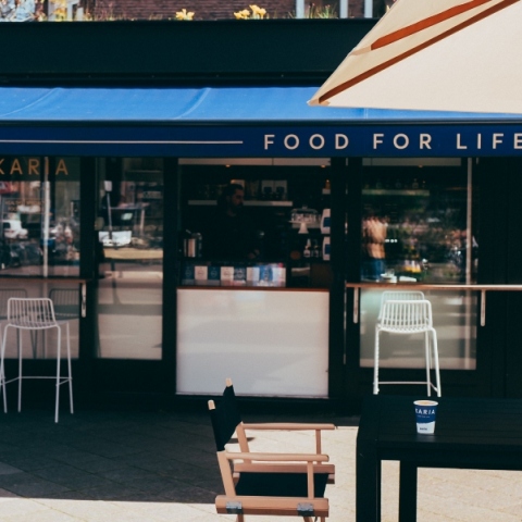 Ο Νικόλας Mostrous έφερε τον τρόπο ζωής της Ικαρίας στο Άμστερνταμ