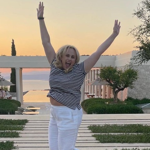 Ρέμπελ Γουίλσον: Συνεχίζει να απολαμβάνει τις διακοπές της στην Ελλάδα 