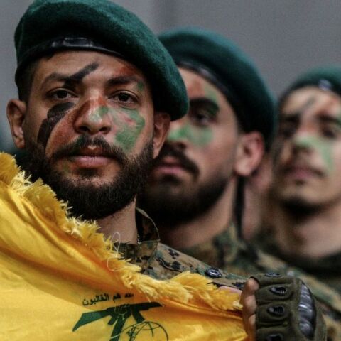 Στρατιωτική παρέλαση μαχητών της Χεζμπολάχ στη Βηρυτό του Λιβάνου 