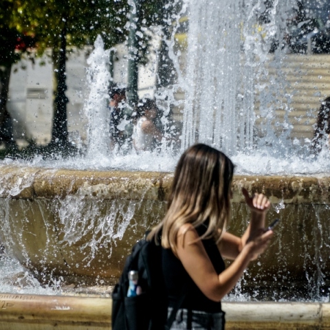 γυναικα, συντριβανι