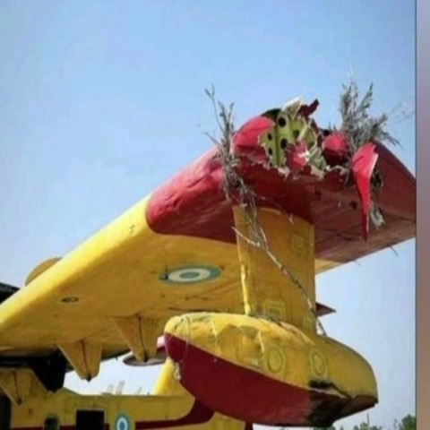 Φωτιά στη Ναυπακτία: Φωτογραφία ντοκουμέντο από το κατεστραμμένο φτερό του canadair 