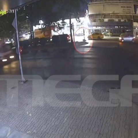Λεωφόρος Αθηνών: Τα Ι.Χ. προσπερνούσαν την 17χρονη που είχε παρασυρθεί στο οδόστρωμα (video)