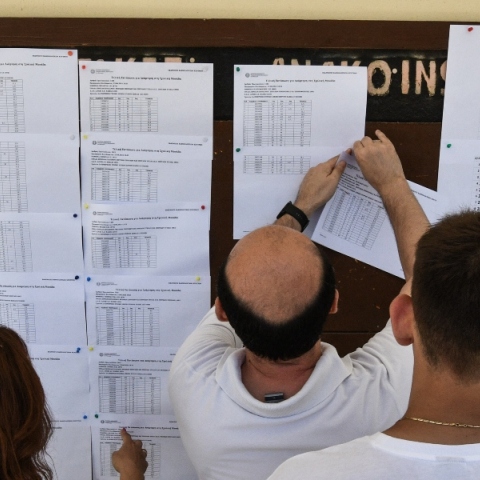 μαθητες, καθηγητης, πινακας ανακοινωσεων