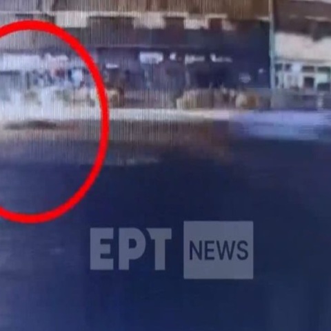 H ΕΛΑΣ αναζητά πληροφορίες για την παράσυρση ανήλικης από δύο ΙΧ την Τετάρτη στη λεωφόρο Αθηνών