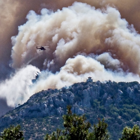 βουνο, φωτια, καπνος, ελικοπτερο