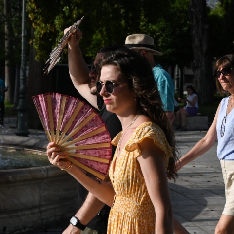 περαστικοι, συντριβανι, πλατεια