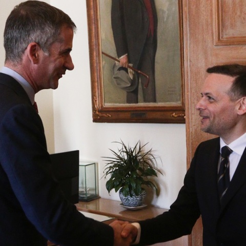 Πηγές Χάρη Δούκα: Οι παρεμβάσεις της ΝΔ και των στελεχών της, πρέπει να καταδικασθούν από το σύνολο του ΠΑΣΟΚ