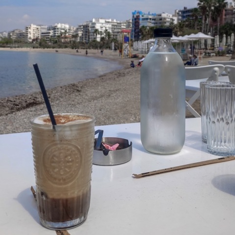 Επιστρέφει ο ΦΠΑ στο 24% για τον σερβιριζόμενο καφέ 