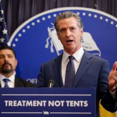 Γκάβιν Νιούσομ: Το όνομα που σιγοψιθυρίζουν οι περισσότεροι Δημοκρατικοί