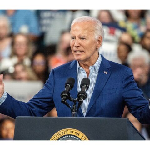 Μπάιντεν: Ζυγίζει αν θα συνεχίσει την προεκλογική του εκστρατεία