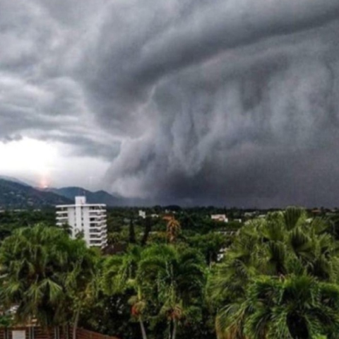 συννεφα, τυφωνας, δασος, σπιτια