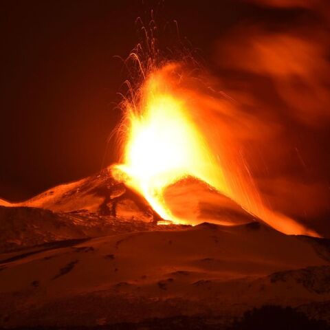 Αίτνα: Εκρήγνυται μετά από τέσσερα χρόνια κρατήρας 