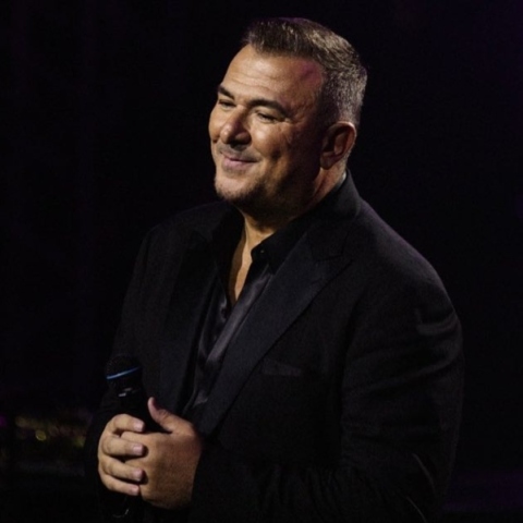 Αντώνης Ρέμος: Γκρεμίζεται το εκκλησάκι του στη Μύκονο