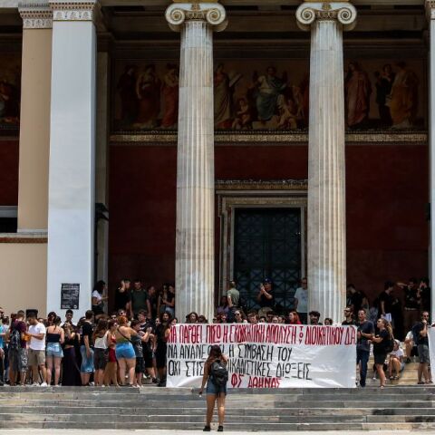 ΚΙΝΗΤΟΠΟΙΗΣΗ ΣΤΗ ΠΡΥΤΑΝΕΙΑ ΤΟΥ ΕΚΠΑ ΚΑΤΑ ΤΗΣ ΑΠΟΛΥΣΗΣ ΤΟΥ ΔΗΜΗΤΡΗ ΑΝΤΩΝΙΟΥ (ΤΑΤΙΑΝΑ ΜΠΟΛΑΡΗ/EUROKINISSI)