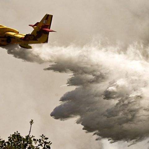 Κικίλιας: Χωρίς ενεργό μέτωπο η φωτιά με εστίες που θα δουλευτούν όλο το βράδυ