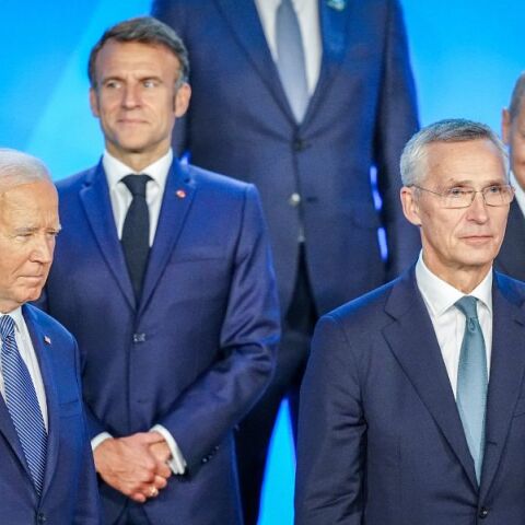 Στιγμιότυπο από την «οικογενειακή φωτογραφία» των ηγετών του ΝΑΤΟ. Απεικονίζονται οι Μπάιντεν, Μακρόν, Στόλτενμπεργκ και Σολτς