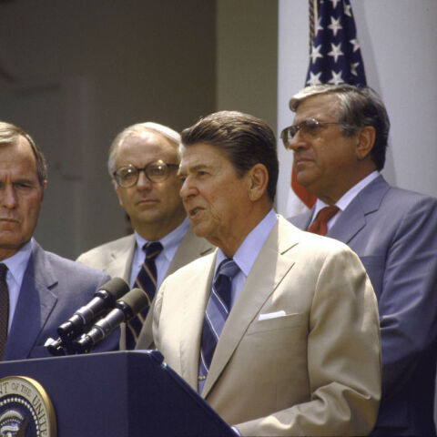 Σαν Σήμερα 12 Ioυλίου: Ο Ρέιγκαν μεταφέρει τις αρμοδιότητες του στον Μπους 
