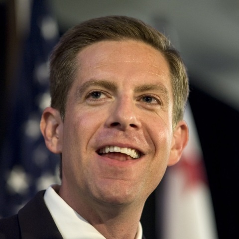 Ο Δημοκρατικός βουλευτής Μάικ Λέβιν καλεί τον πρόεδρο Μπάιντεν να αποσύρει την υποψηφιότητά του