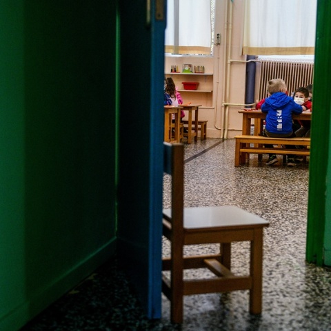 Μικροί μαθητές στο σχολείο τους