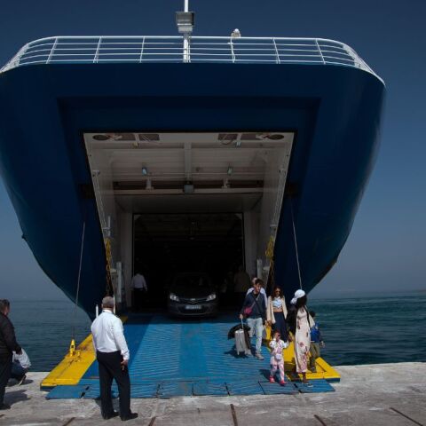 Αίγινα: Διαρρήκτες προσπάθησαν να διαφύγουν ακτοπλοϊκώς