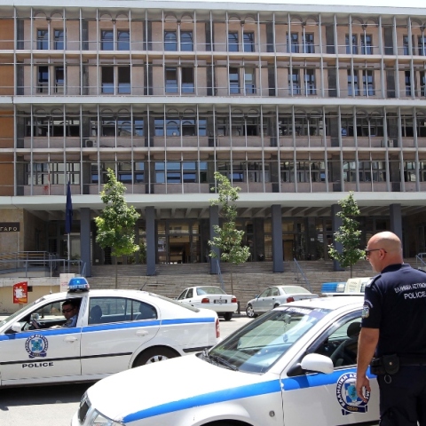 δικαστικο μεγαρο, αστυνομικοι, περιπολικα