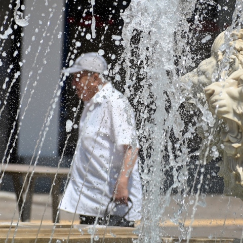 Αίθριος ο καιρός σήμερα Τρίτη με μελτέμια - Υψηλός ο κίνδυνος πυρκαγιάς