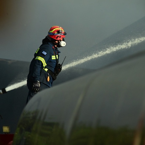 Φωτιά κοντά σε εργοστάσιο στο Γομοστό Αχαΐας - Ενισχύονται συνεχώς οι πυροσβεστικές δυνάμεις